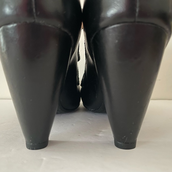 Miz Mooz Womens 10 Black Crisscross Pattern With Gold Buckle MaryJanes - Picture 3 of 15